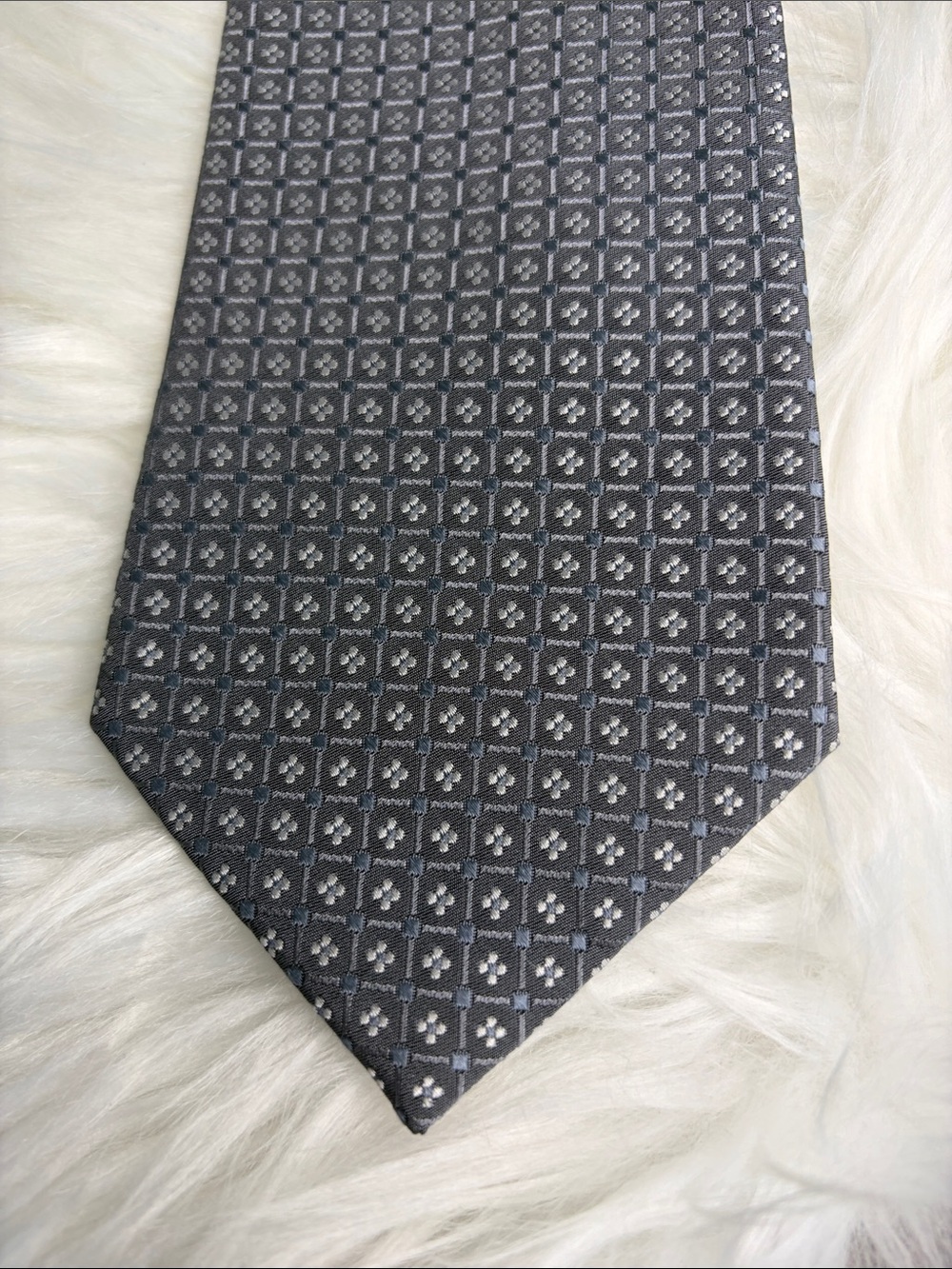 Men's Gray Geometric Silk Tie - Versatile Formal Accessory